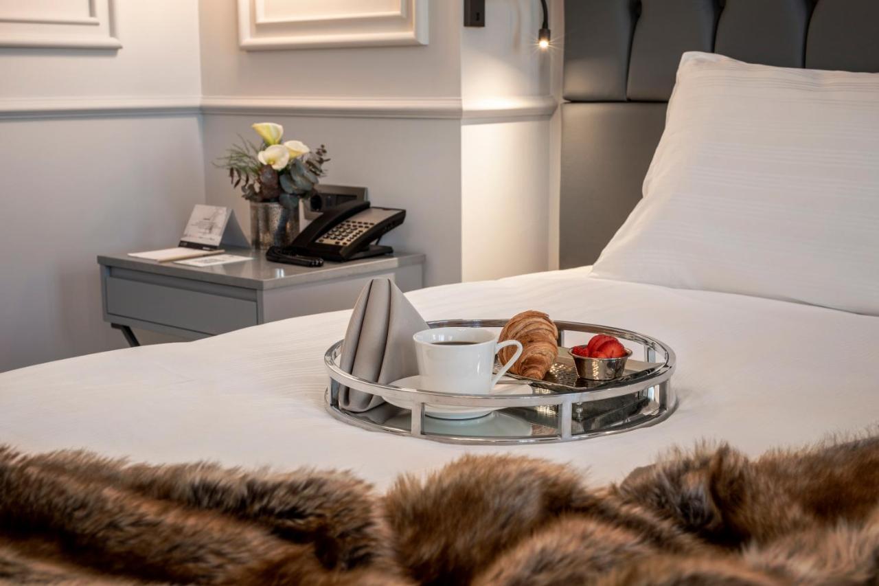 Wish More Hotel Sisli 이스탄불 외부 사진 A room at the hotel