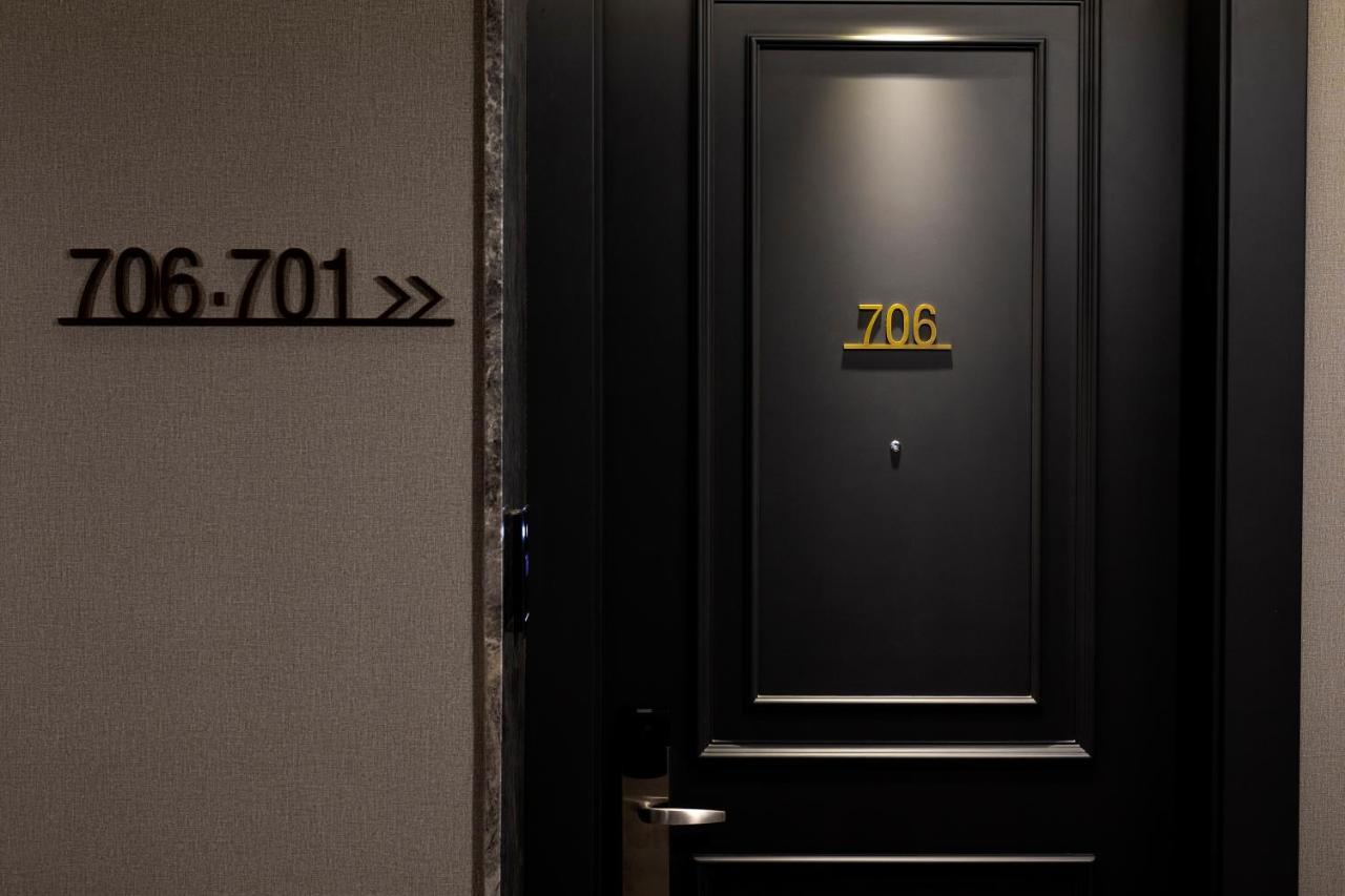 Wish More Hotel Sisli 이스탄불 외부 사진 A door in the hotel